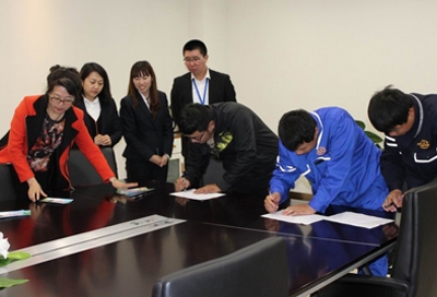 记开发区政府领导慰问我公司困难职工